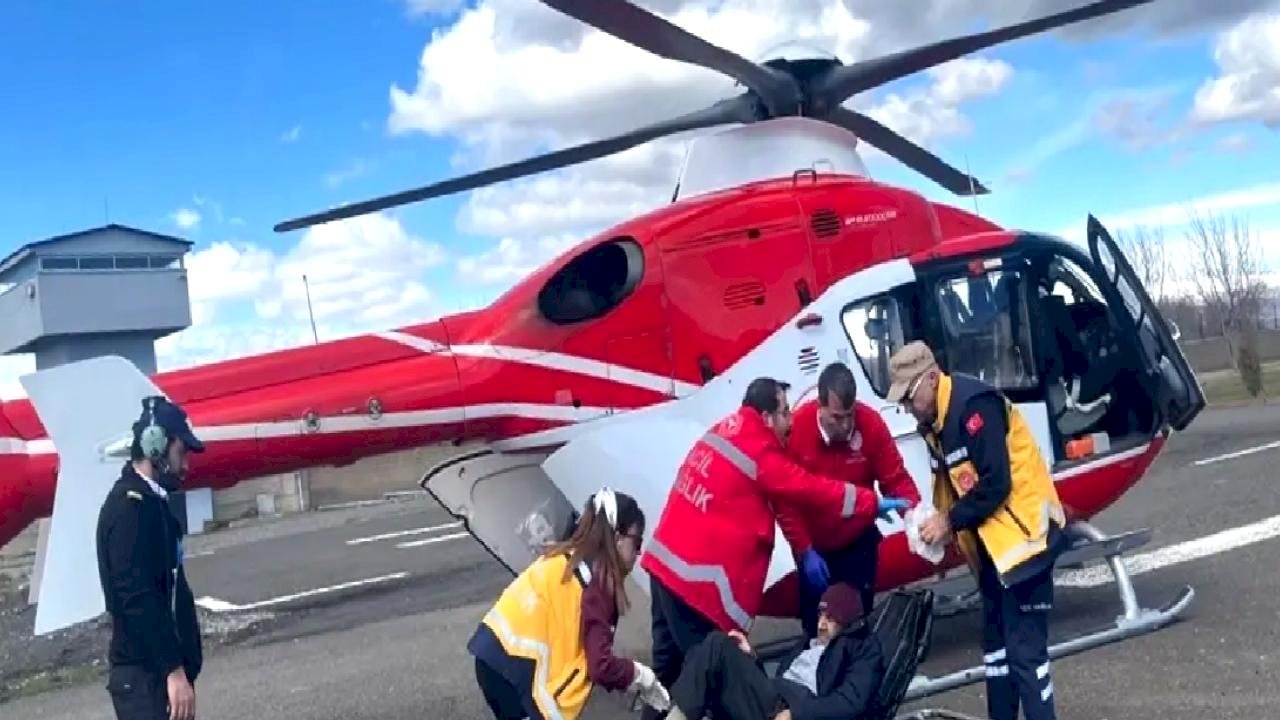 Kardan Kapanan Yolda Dişaliz Hastası Helikopterle Kurtarıldı