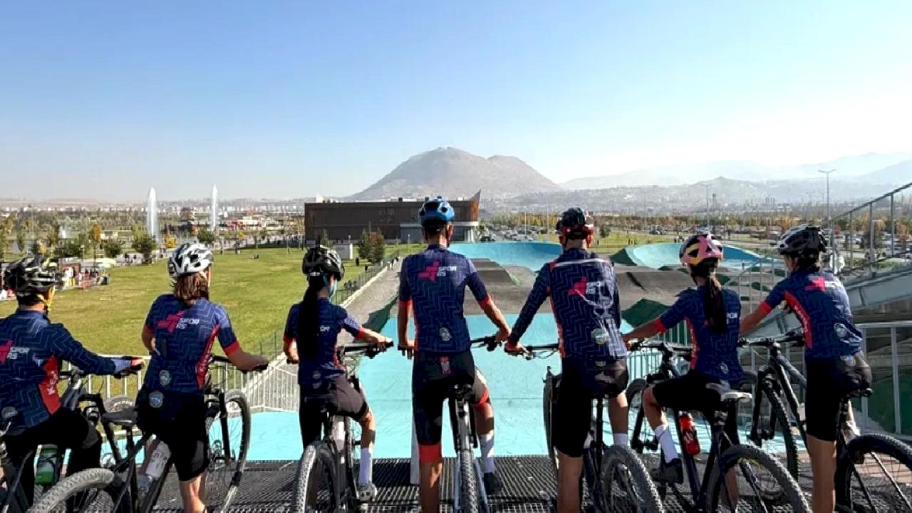 Kayseri'de BMX parkuruna gençlerden büyük ilgi