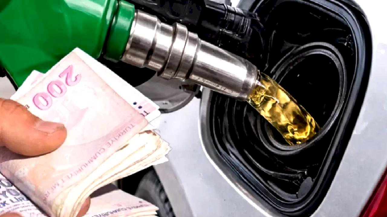 Kimse beklemiyordu! Akaryakıta çifte indirim geldi, tamamı pompaya yansımadı