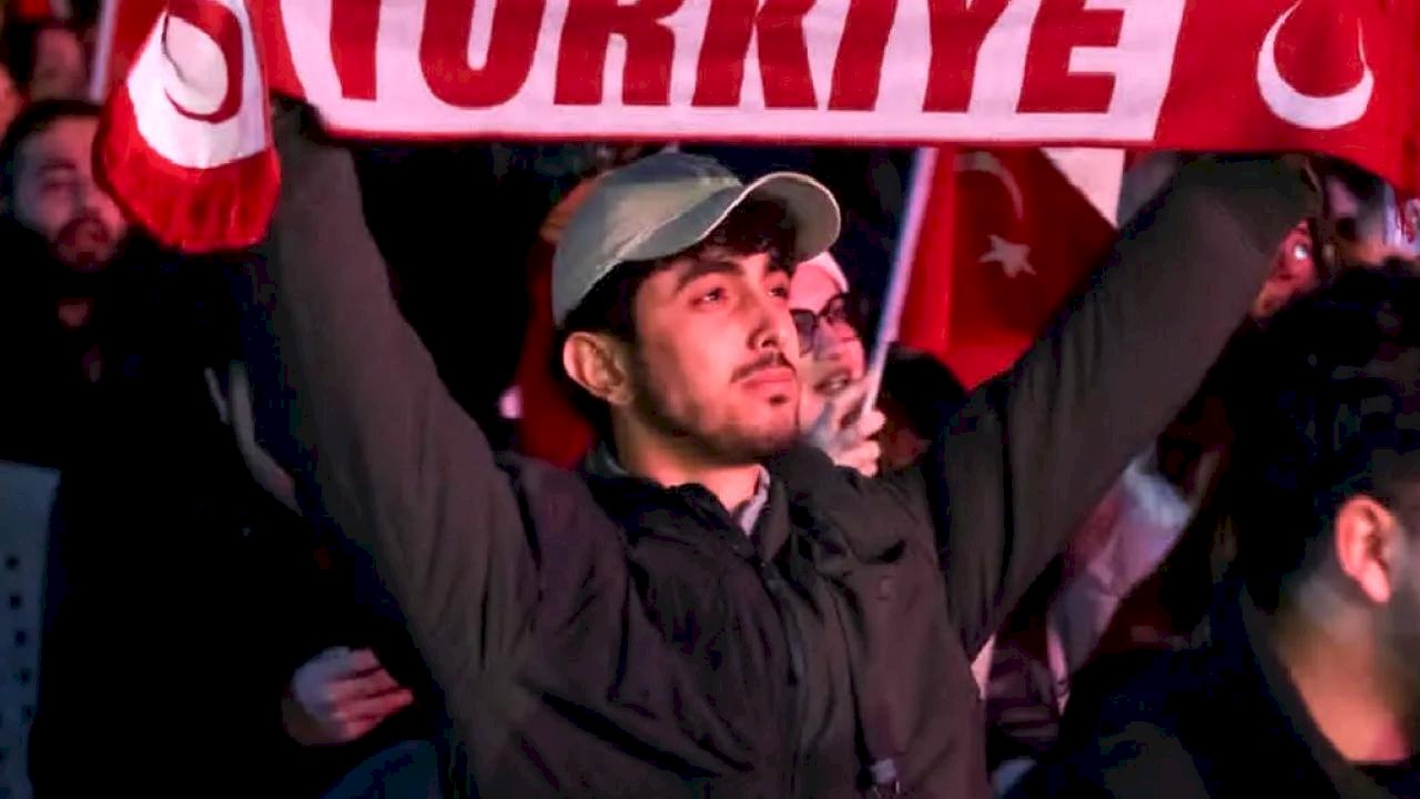 Kocaelililer, Romanya zaferini dev ekranda yaşadı