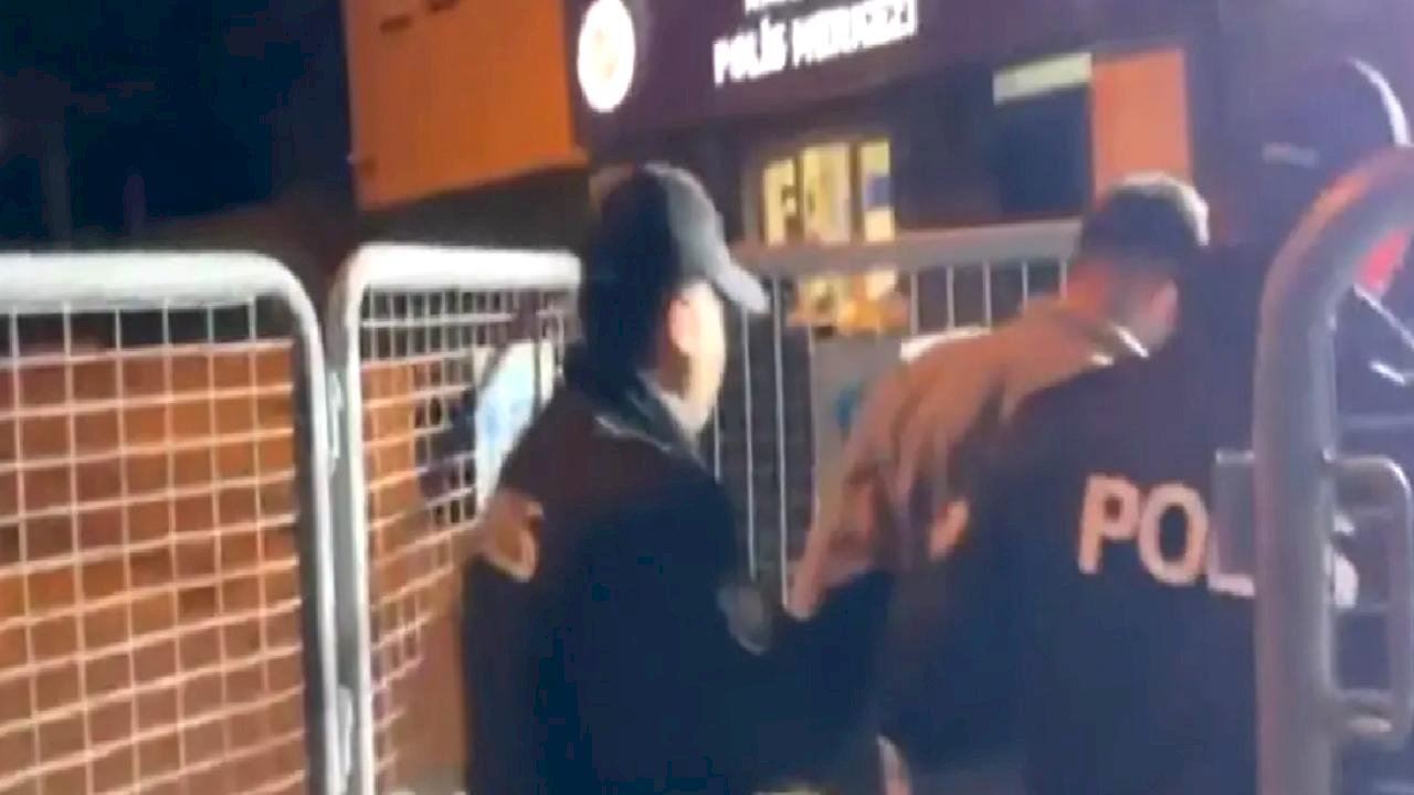 Küçükçekmece'de Havai Fişek Atan Genç Gözaltında