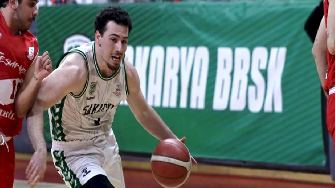 Lider Sakarya play-off’a çeyrek finalden gidiyor