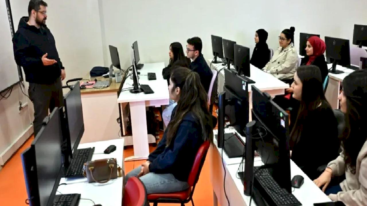 Manisa Büyükşehir’den gençlere dijital vizyon