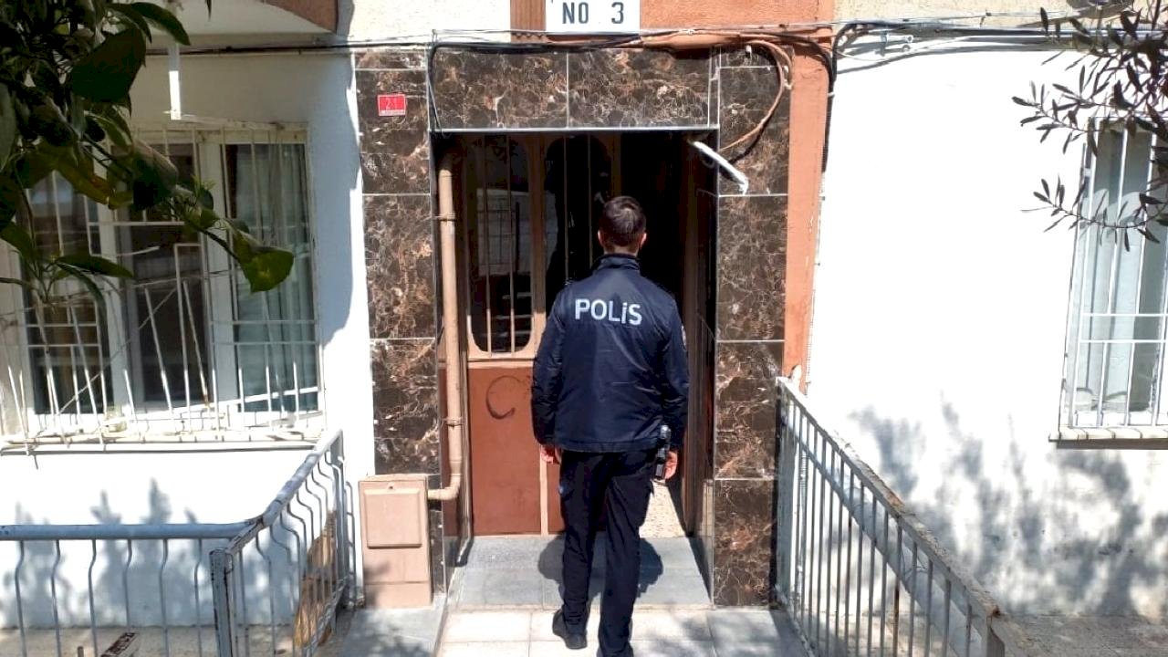 Manisa'da evde cansız bedeni bulunan adamın vücudunda darp izleri bulundu