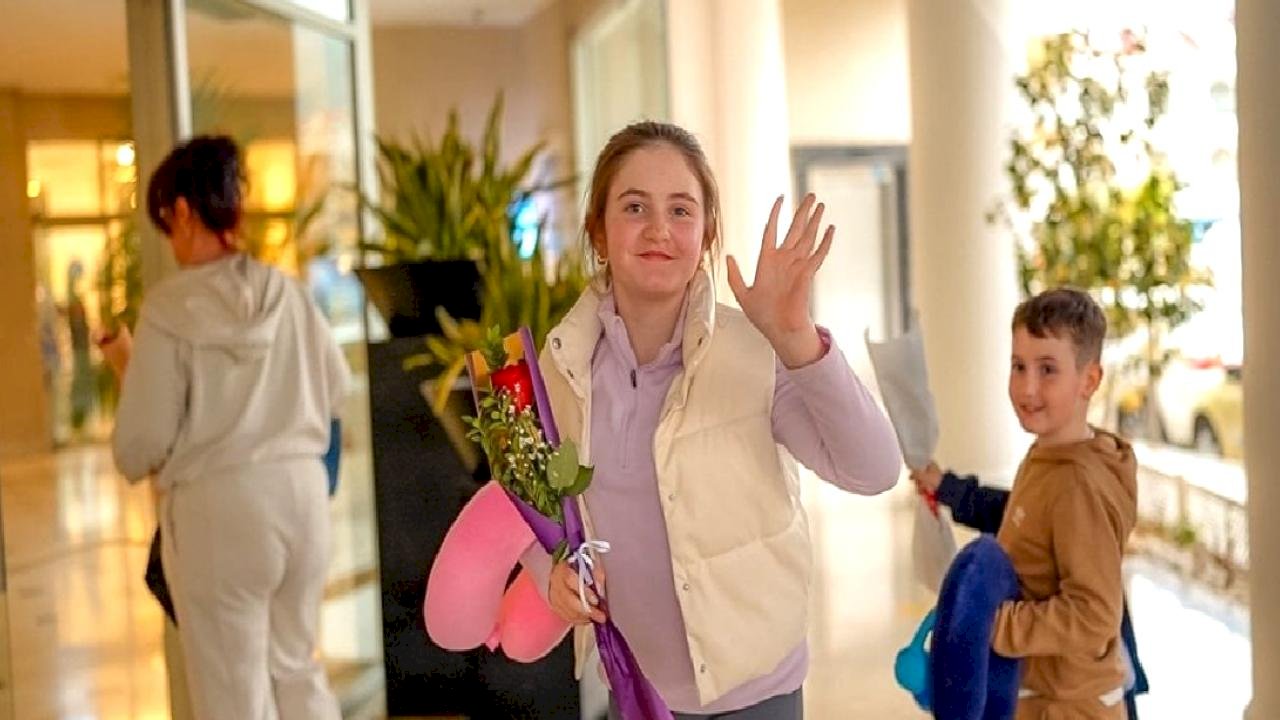 Marmaris tatil sezonunu İngiltere'den gelen turist grubuyla açtı