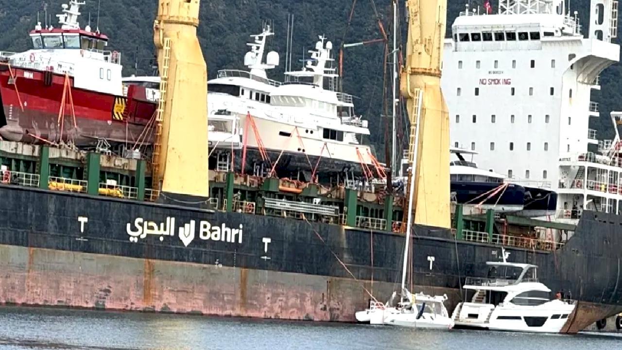 Marmaris'e Lüks Yatlar ve Kargo Gemileri Geldi