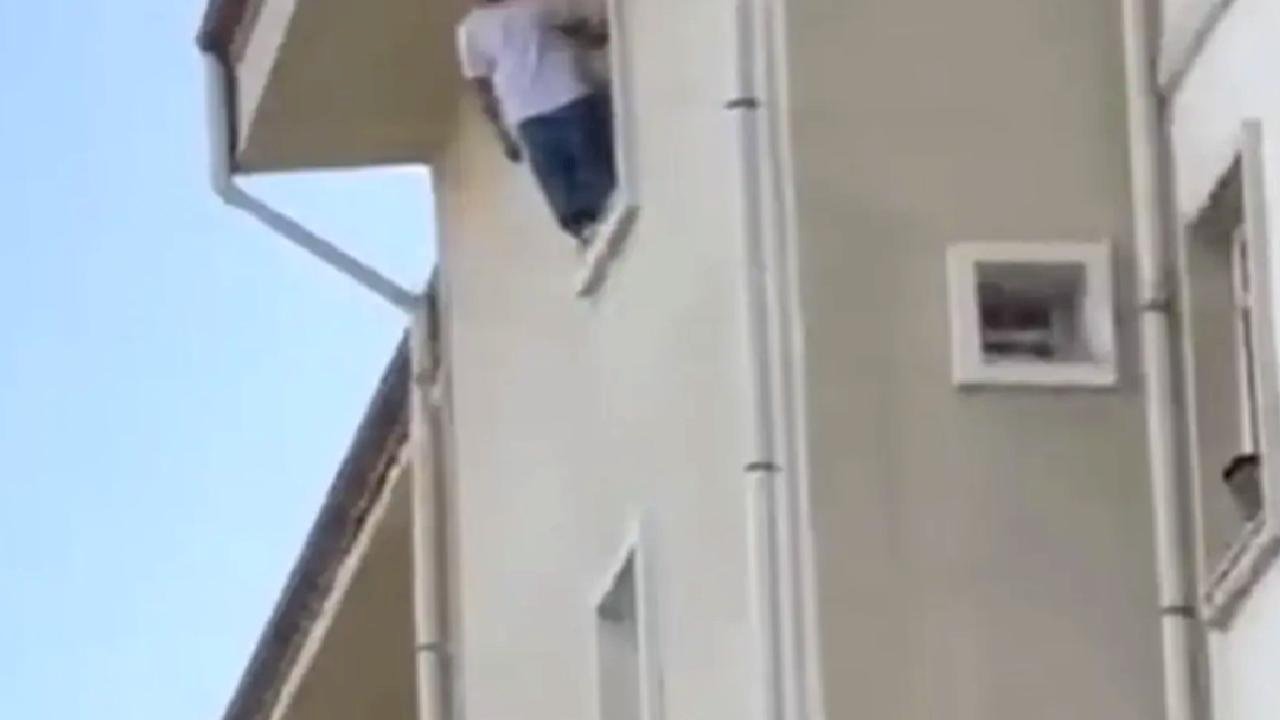 Muğla'da Öğrenci Pencereden Atladı
