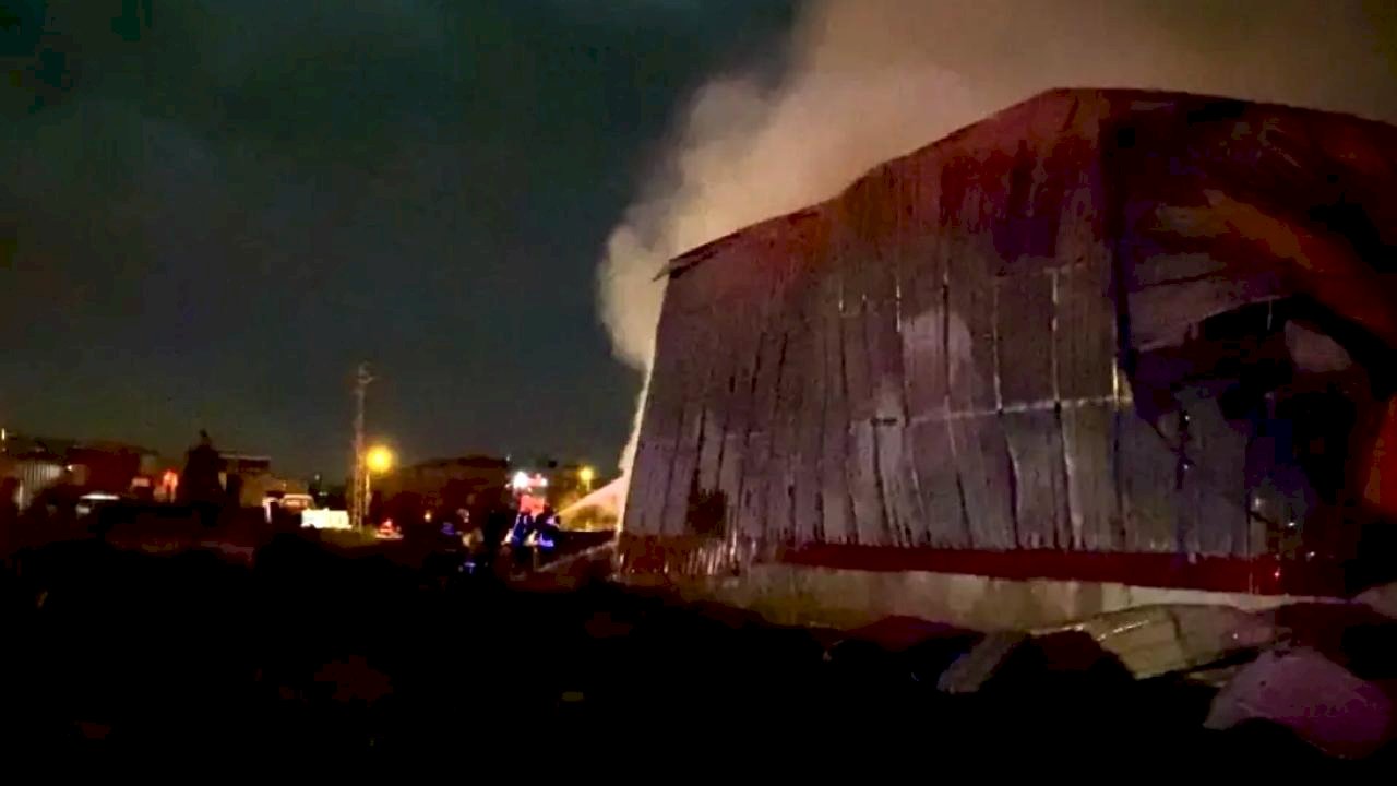 Osmaniye'de Fabrika Yangını Kontrol Altına Alındı