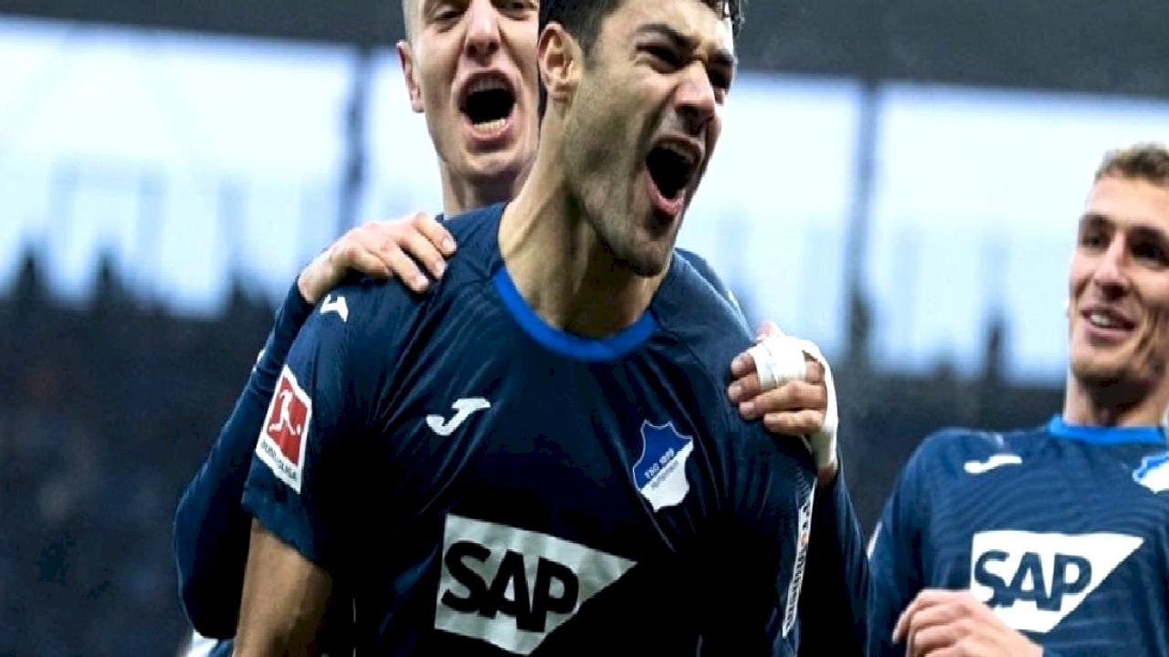 Ozan Kabak, Bundesliga'da ayın oyuncusu mükafatına aday