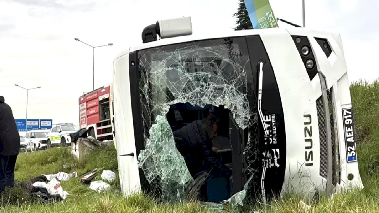 Samsun'da Midibüs Devrildi: 11 Yaralı