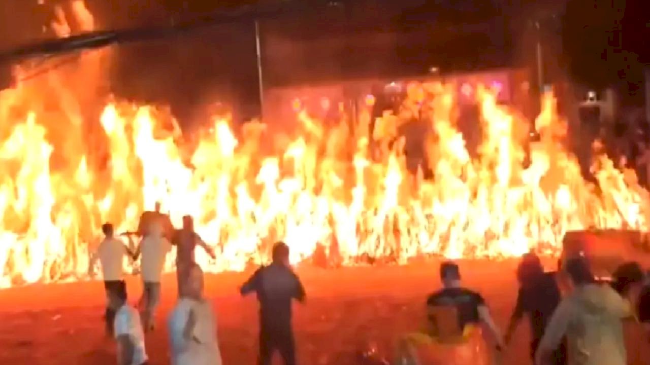 Savaş sürerken Çin'de dikkat çeken görüntüler! Dört bir yandan ateşler yakıldı