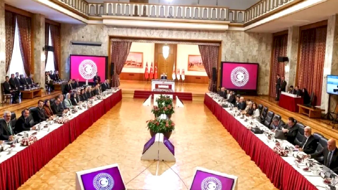 SETA'dan "Milli Dayanışma, Kardeşlik ve Demokrasi Komisyonu" Nihai Raporu Açıklaması