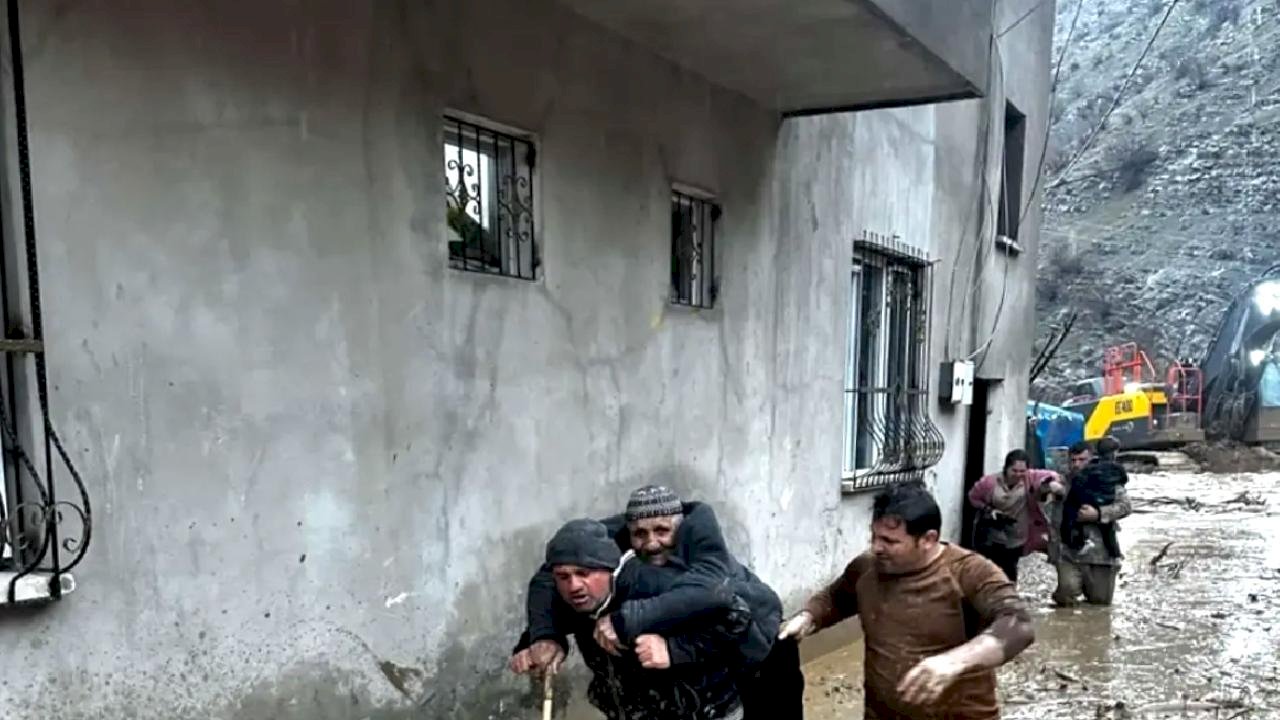 Şırnak'ta Sağanak Yağış Hayatı Olumsuz Etkiledi