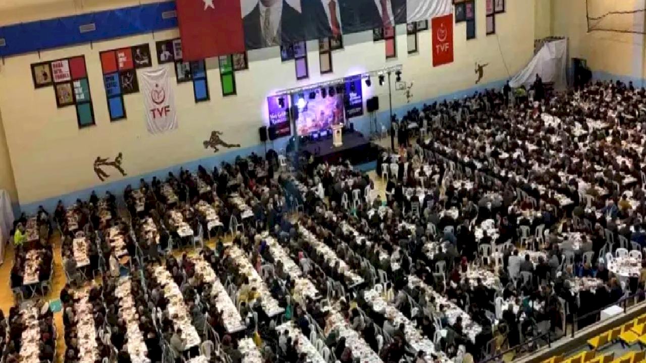 Spor salonunda 2 bin kişi iftar sofrasında buluştu