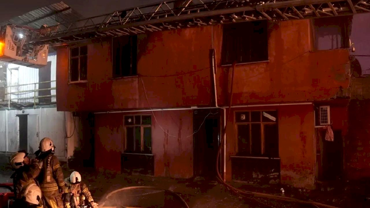 Sultangazi'de Elektrik Trafosu Yangını