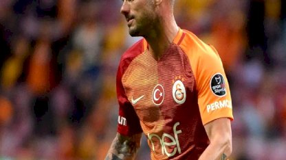 41 yaşında sahalara dönen Sneijder'in son halini görenler tanıyamıyor