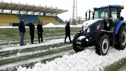 Ağrı’da müdür traktörle sahaya indi