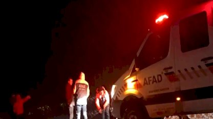 Ağrı'da Tipi Nedeniyle Kamyonet Şarampole Kaydı