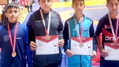 Ağrılı genç güreşçiler Muş’ta zirve yaptı