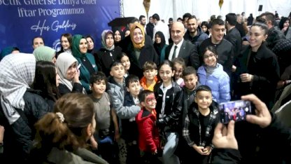 AK Parti Genel Başkan Yardımcısı Kaya, "Çocuk gülerse dünya güler" iftar programına katıldı