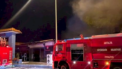 Antalya'da Zincir Market Yangını