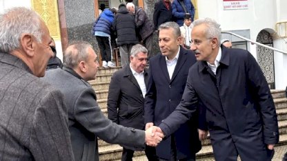 Bakan Uraloğlu Bayram Namazını Trabzon'da Kıldı