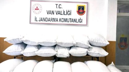 Başkale'de Gümrük Kaçağı Eşya ve Gıda Ele Geçirildi