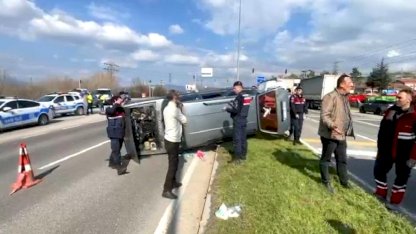 Bolu’da kamyon ile otomobil çarpıştı: 6’sı çocuk 9 yaralı