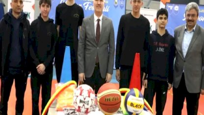 Bursa İnegöl'de 80 okula 700 bin TL’lik spor malzemesi desteği