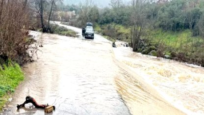 Çanakkale'de Sağanak Sel, Otomobil Kurtarıldı