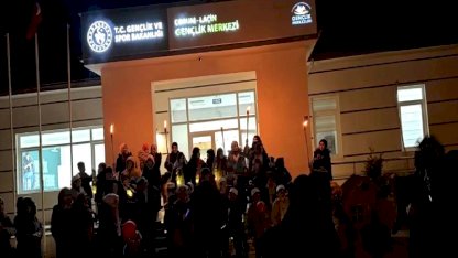 Çocuklar Fener Alayı ile Teravih Namazına Gitti