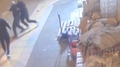 Çorum'da sürücünün yayayı darbetmesi kamerada