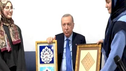 Cumhurbaşkanı Erdoğan, Marmara Üniversitesi İlahiyat Fakültesi Öğrencilerini Ziyaret Etti