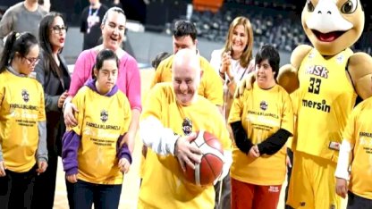 Down sendromlu çocuklar Mersin Spor Kulübü ile aynı sahada buluştu