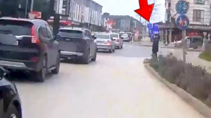 Düzce’de yaya geçidinde sürücü duyarsızlığı tepki çekiyor