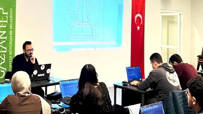 Gaziantep'te gençler iftardan sahura teknolojiyle buluşuyor