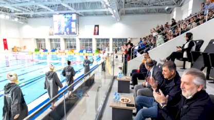 Göztepe’nin Avrupa zaferine Başkan Tugay da eşlik etti