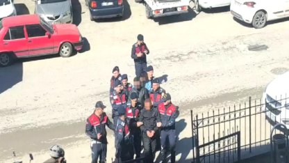 İşçiler Yevmiye İçin Malzeme Aldı