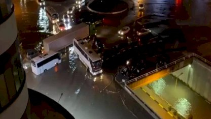 İskenderun'da Sağanak Yağış Hayatı Olumsuz Etkiledi