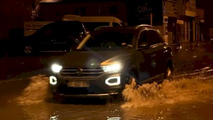 İskenderun'da Sağanakta Mahsur Kalanlar Kurtarıldı