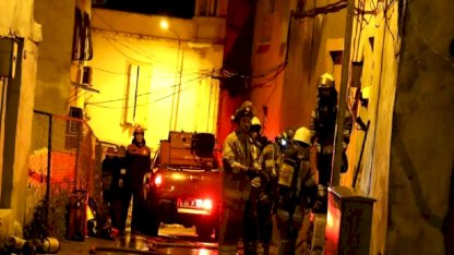 İzmir'de Yangın: 2 Katlı Ev Kullanılamaz Hale Geldi