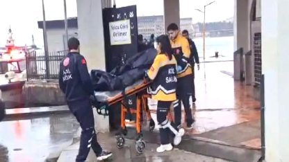 Kadıköy'de Denizde Erkek Cesedi Bulundu
