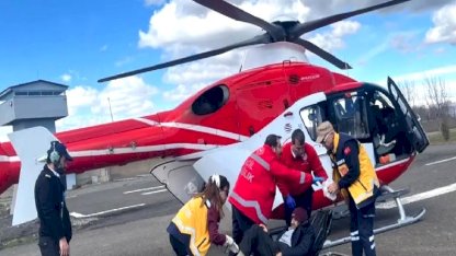 Kardan Kapanan Yolda Dişaliz Hastası Helikopterle Kurtarıldı