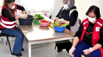 Kars'ta Gönüllü Kadınlardan İftar Yardımı