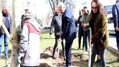 Kayseri Melikgazi'de bahar fidan dikimiyle geldi