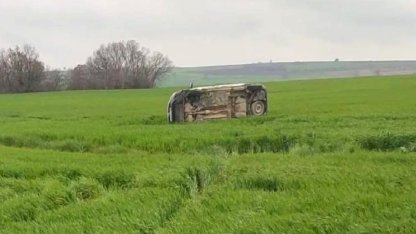 Keşan-Beğendik yolunda ticari araç buğday tarlasına uçtu!
