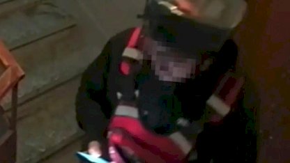 Kuryeden Skandal! Merdiven Dairesine İdrar