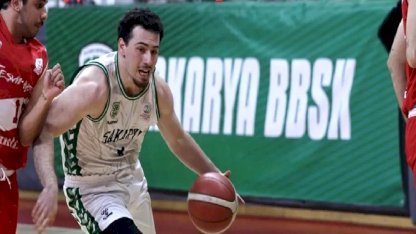 Lider Sakarya play-off’a çeyrek finalden gidiyor