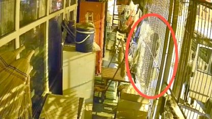 Osmaniye'de çalıntı araçla geldikleri marketten hırsızlık yaptılar: O anlar kamerada