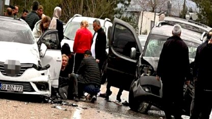 Osmaniye’de iki araç çarpıştı: 1 ölü 8 yaralı